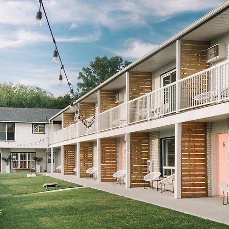 The June Motel, Prince Edward County Picton Bagian luar foto