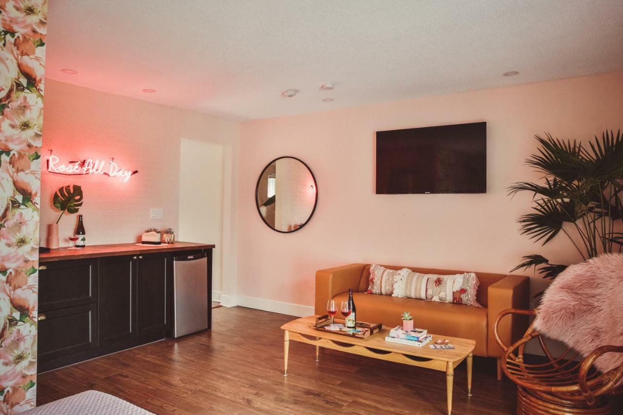 The June Motel, Prince Edward County Picton Bagian luar foto