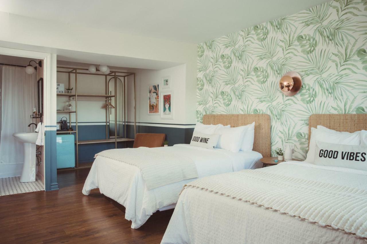 The June Motel, Prince Edward County Picton Bagian luar foto